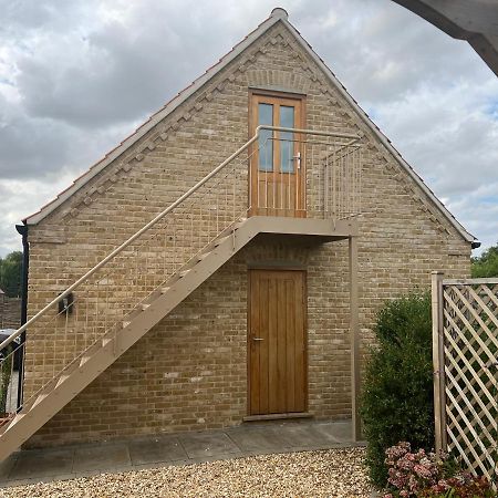 Entire Loft Space In Quiet Village Near Roman City Of Lincoln Buitenkant foto